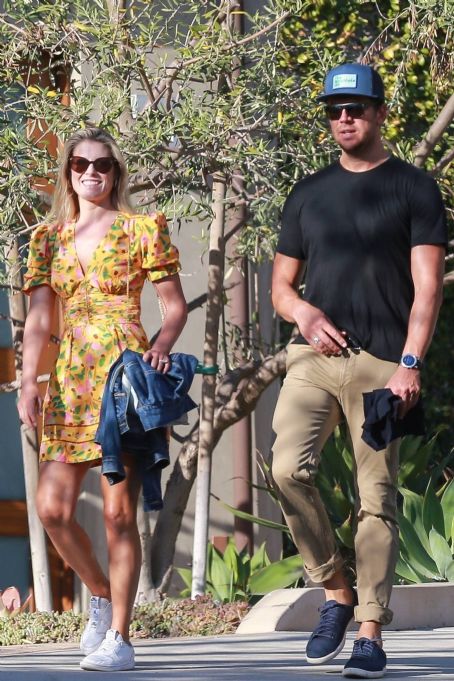 Ali Larter and Hayes MacArthur – Out and about in Malibu