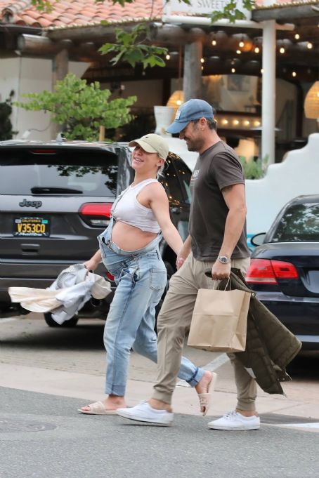 Sharna Burgess – Leaves a restaurant in Malibu | Sharna Burgess Picture