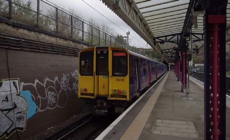 Drayton Park railway station