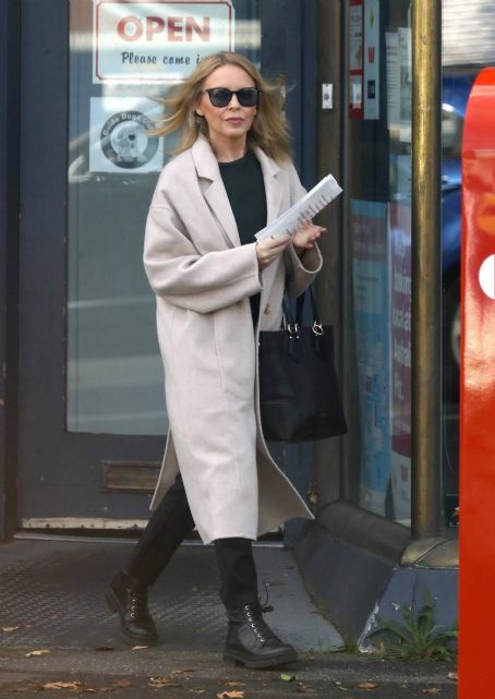 Kylie Minogue – Out in Melbourne | Kylie Minogue Picture #105675044 ...