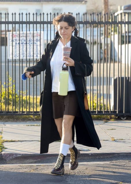 Alia Shawkat – Seen after shopping at Erewhon Market in Los Angeles
