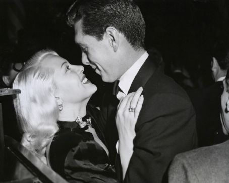 Lana Turner and Robert Hutton