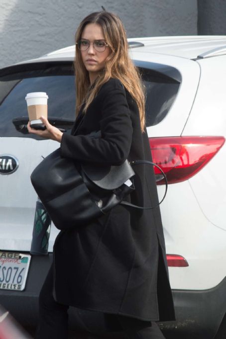 Jessica Alba Out in Los Angeles June 30, 2011 – Star Style