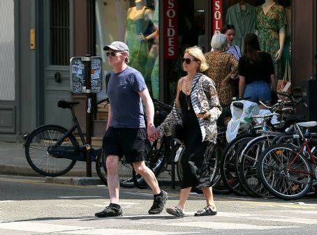Naomi Watts – With her boyfriend Billy Crudup on a walk in Paris