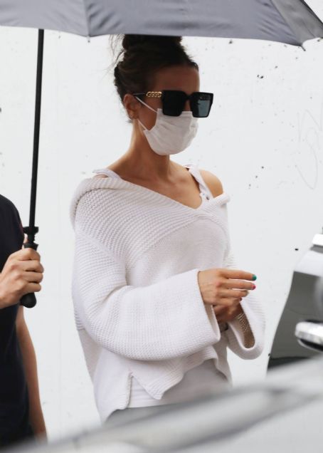 Kate Beckinsale – Shopping in Beverly Hills