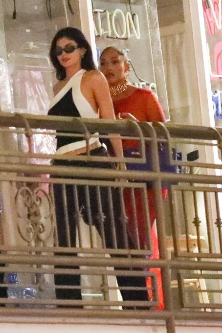 Kylie Jenner – With Jordyn Woods out to dinner in Los Angeles