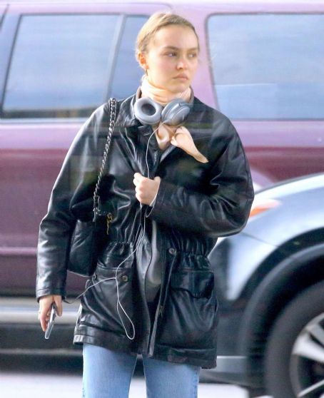 Lily Rose Depp – Outside of JFK airport in New York | Lily-Rose Depp