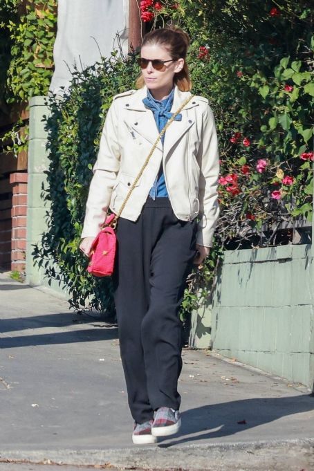 Kate Mara – Seen with a friend in Los Feliz
