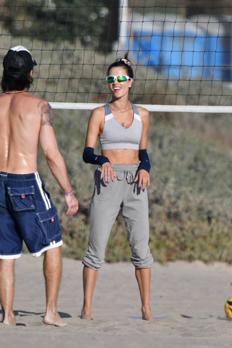 Alessandra Ambrosio – play beach volleyball with her friends