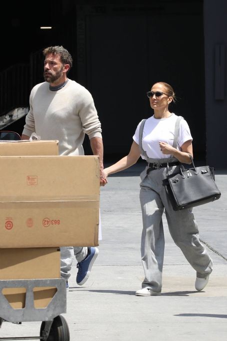 Jennifer Lopez – Heads to RED Studios in Hollywood