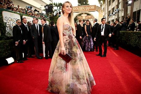 Kaley Cuoco - The 71st Annual Golden Globe Awards - Arrivals (2014)
