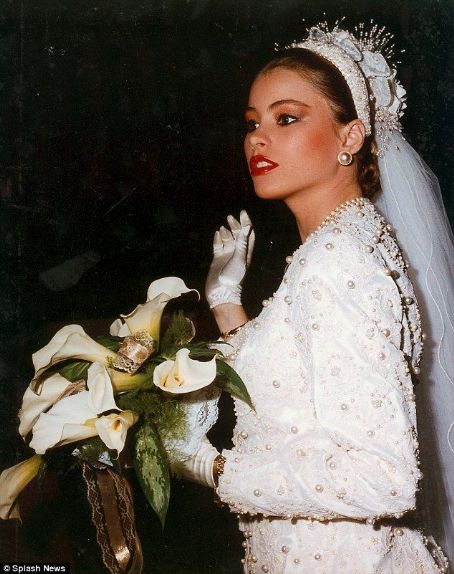 Sofía Vergara and Joe Gonzalez Wedding pic 1991