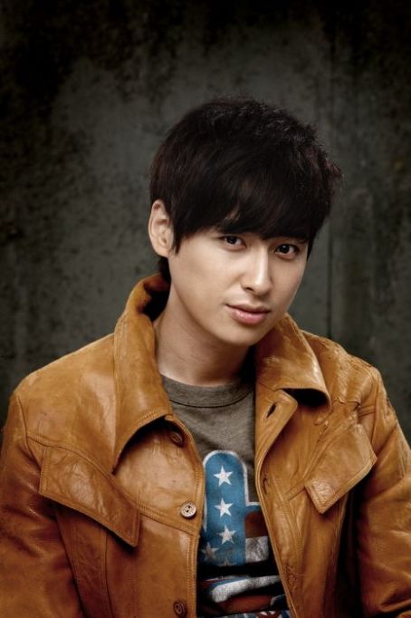 Lee hoon actor. Ли Джи Хун. Lee Ji-Hoon (actor, born 1988). Ли Джи Хун актер. Ли Чжи Хун 1988.