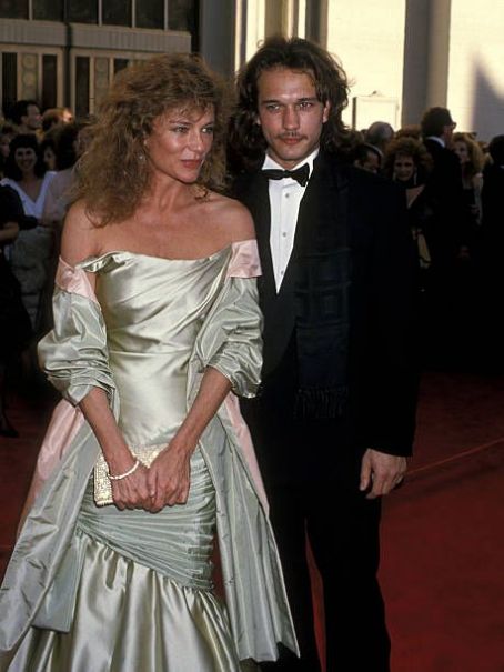 Jacqueline Bisset and Vincent Perez - The 61st Annual Academy Awards (1989)