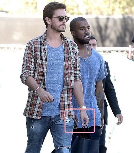 scott disick gold necklace