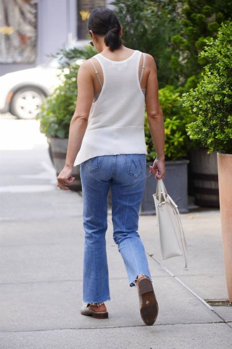 Lea Michele – Make-up free while out in Tribeca