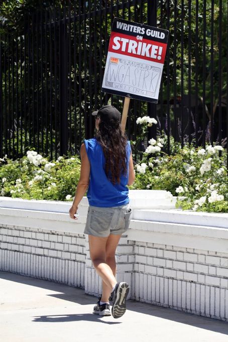 Justine Bateman – Seen at the SAG-AFTRA strike at Netflix in Hollywood