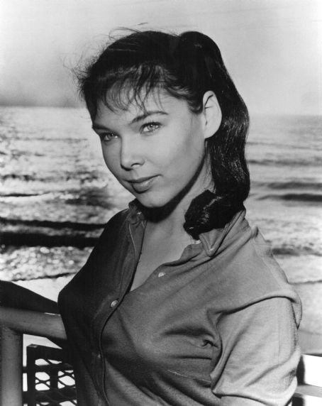 Yvonne Craig | Yvonne Craig Picture #31243448 - 454 x 572 - FanPix.Net