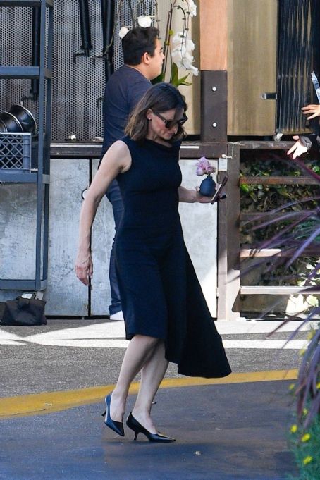 Jennifer Garner – In a black cut-out knee-length dress arrives at Dust Studios in Hollywood