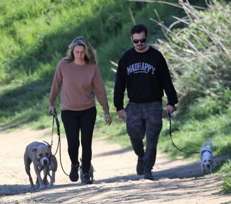 Alicia Silverstone – Hike candids in Studio City | Alicia Silverstone