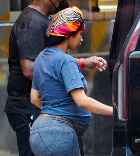 Cardi B – Shows Off Her Growing Baby Bump In New York | Cardi B Picture ...