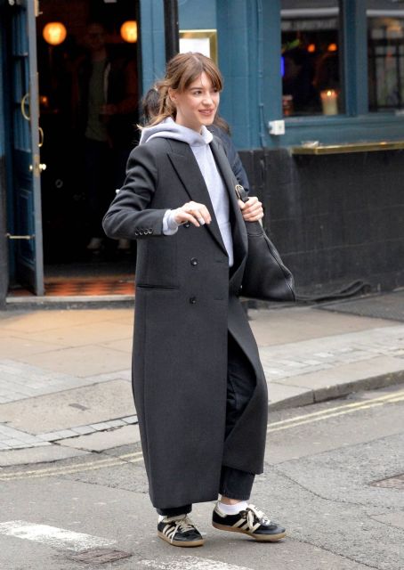 Daisy Edgar-Jones – Seen walking around Soho in London - FamousFix