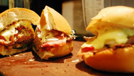 Chivito (sandwich)
