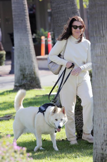 Fran Drescher – Running errands with her dog Angel in Los Angeles