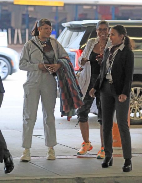 Storm Reid – Seen hanging out with her mother in Los Angeles - FamousFix