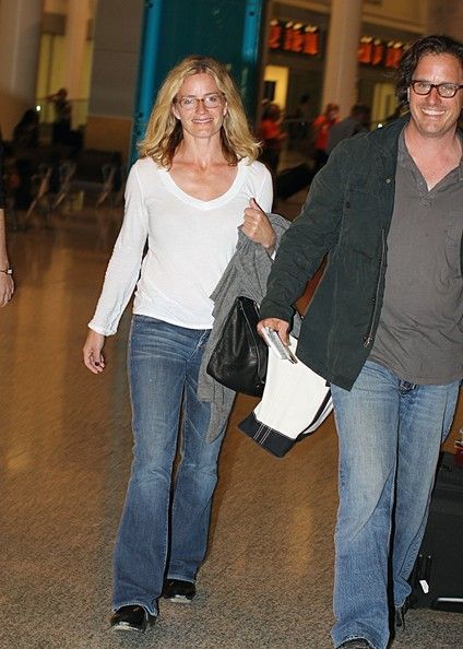 Elisabeth Shue at Toronto Airport 9/8/11