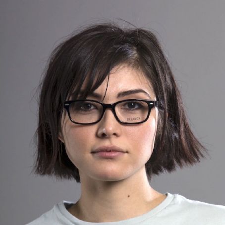 Daniella Pineda page issues