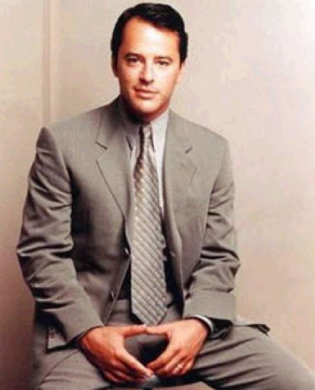 Gil Bellows