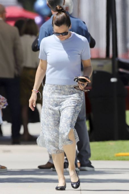 Jennifer Garner – Seen Out in Brentwood