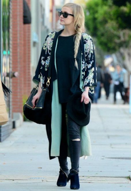 Ashlee Simpson wears Ray-Ban - Hollywood March 6, 2014