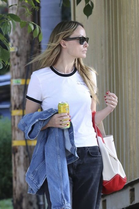 Olivia Wilde – On a stroll in Studio City