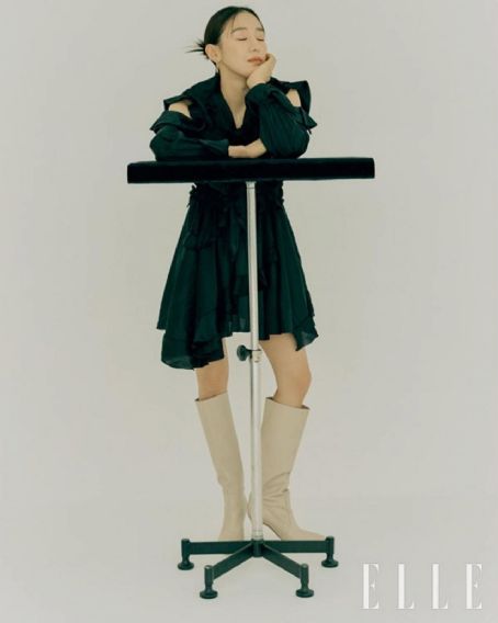 Yoon Jung-hee (born 1980) - Elle Magazine Pictorial [South Korea] (April 2021)