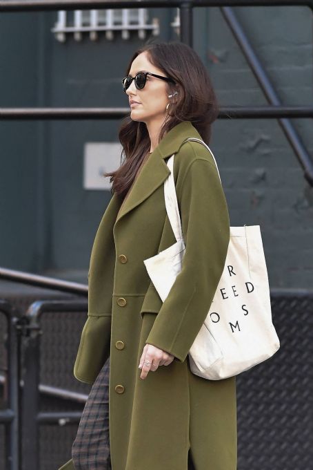 Minka Kelly – In olive green runs errands in New York