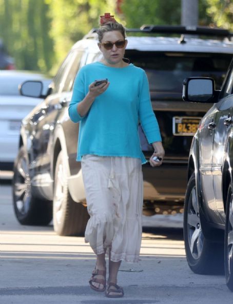 Kate Hudson sports a hoodie and leggings while out on a morning