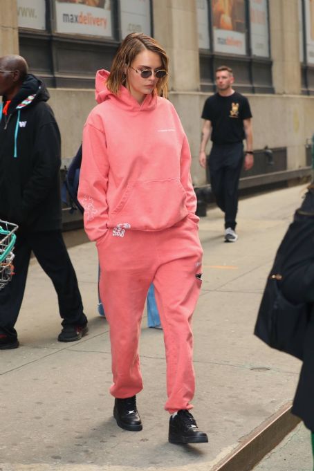 Cara Delevingne – Out in New York
