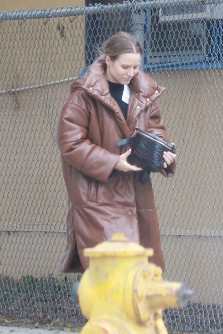 Kristen Bell – Seen in a puffer coat in Los Angeles | Kristen Bell