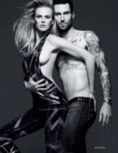 Adam Levine Anne V Trek To Tra Di Noi Famousfix