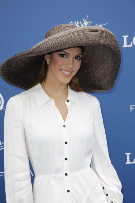 Iris Mittenaere – Longines 2019 in Chantilly - FamousFix