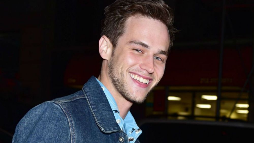 Who Is Brandon Flynn Dating Brandon Flynn Boyfriend Husband Does brandon flynn drinks alcohol?: who is brandon flynn dating brandon