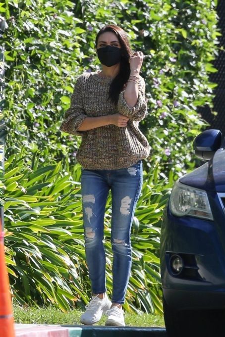 Mila Kunis Seen With Friends In Los Angeles Mila Kunis Picture