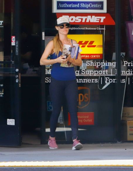 Joanna Krupa – Running errands in Los Angeles