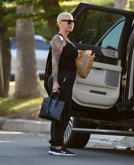 Amber Rose – Stopped at McDonald’s in Los Angeles