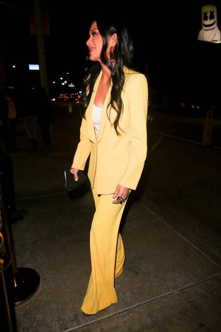 Nicole Scherzinger – Wears a canary yellow pantsuit at Catch LA in West