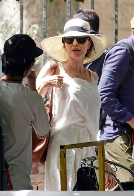 Angelina Jolie – Seen on set of ‘Without Blood’ in Rome | Angelina