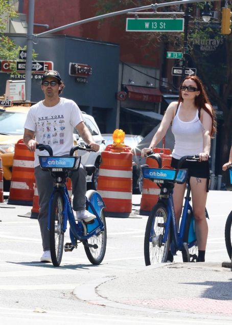 Sophie Turner – With Joe Jonas go on a CitiBike ride