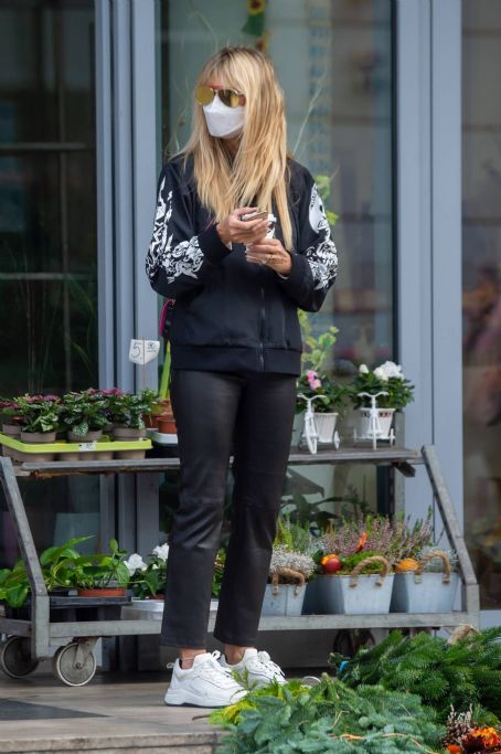 Heidi Klum and Helene Boshoven Samuel – Out for a apartment hunting in Berlin